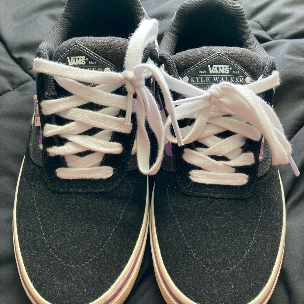 Vans - Picture 2 of 4